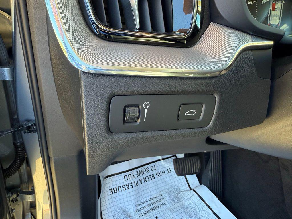 used 2019 Volvo XC60 car, priced at $22,962