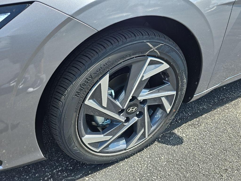 new 2025 Hyundai Elantra car, priced at $25,085
