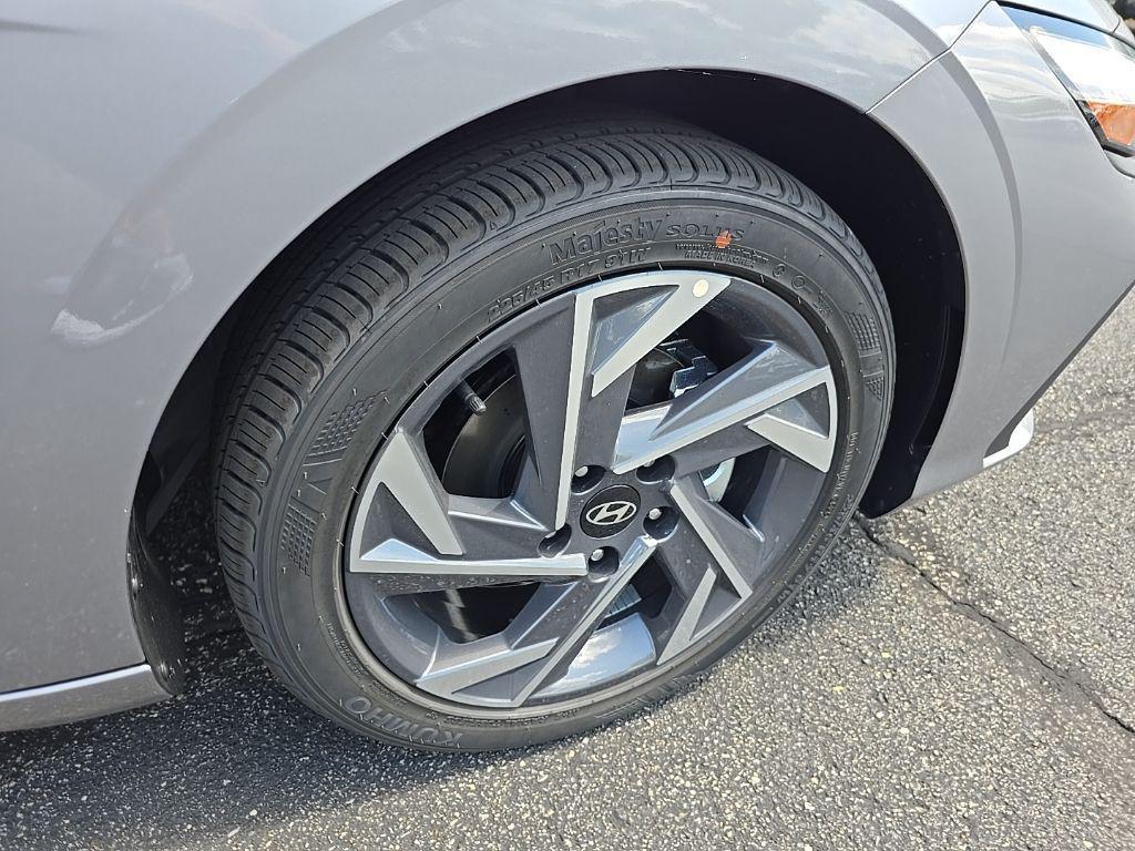 new 2025 Hyundai Elantra car, priced at $25,085
