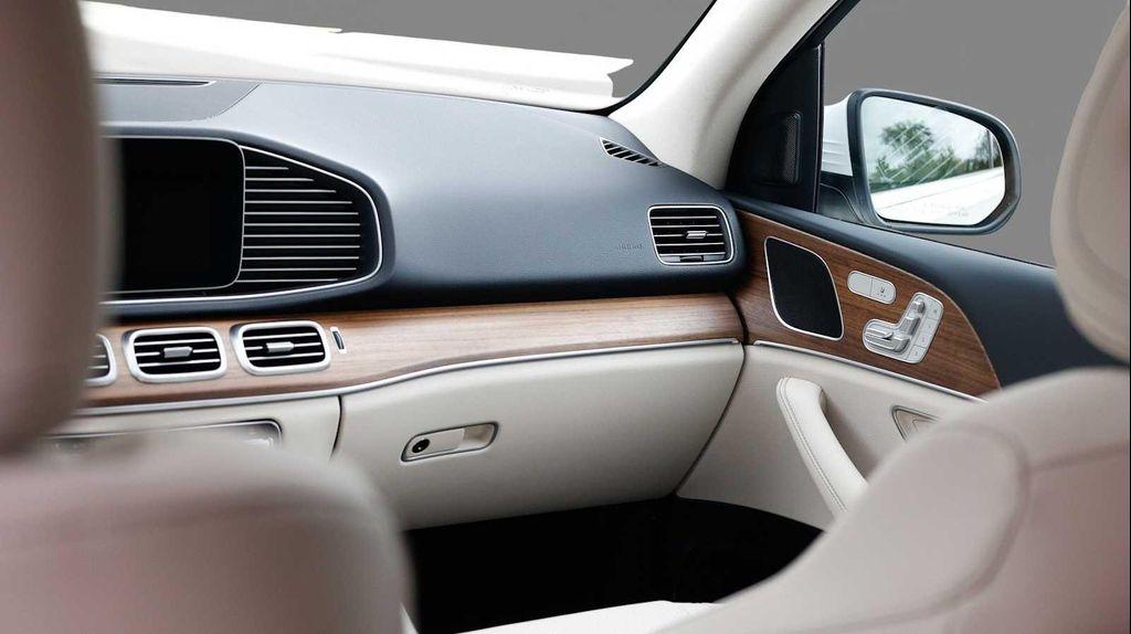 used 2025 Mercedes-Benz GLE 350 car, priced at $62,056