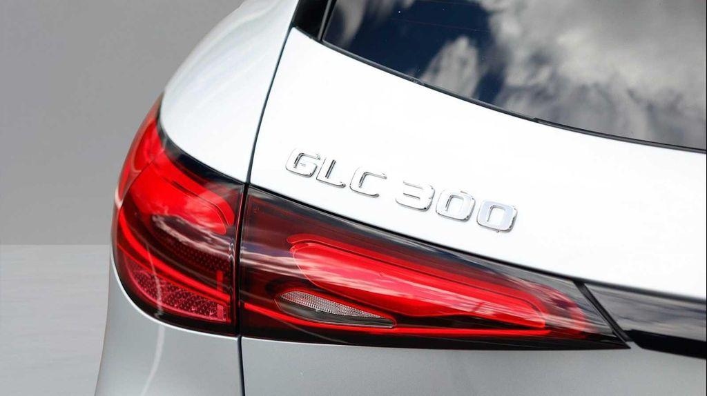 new 2026 Mercedes-Benz GLC 300 car, priced at $58,095