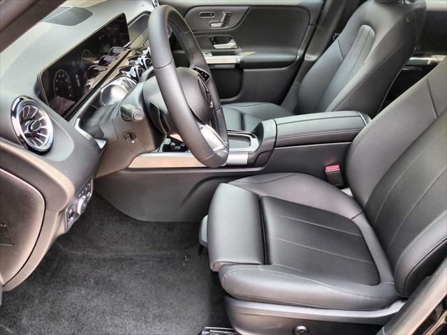 new 2025 Mercedes-Benz GLB 250 car, priced at $49,595