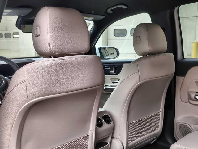 new 2025 Mercedes-Benz GLB 250 car, priced at $49,595
