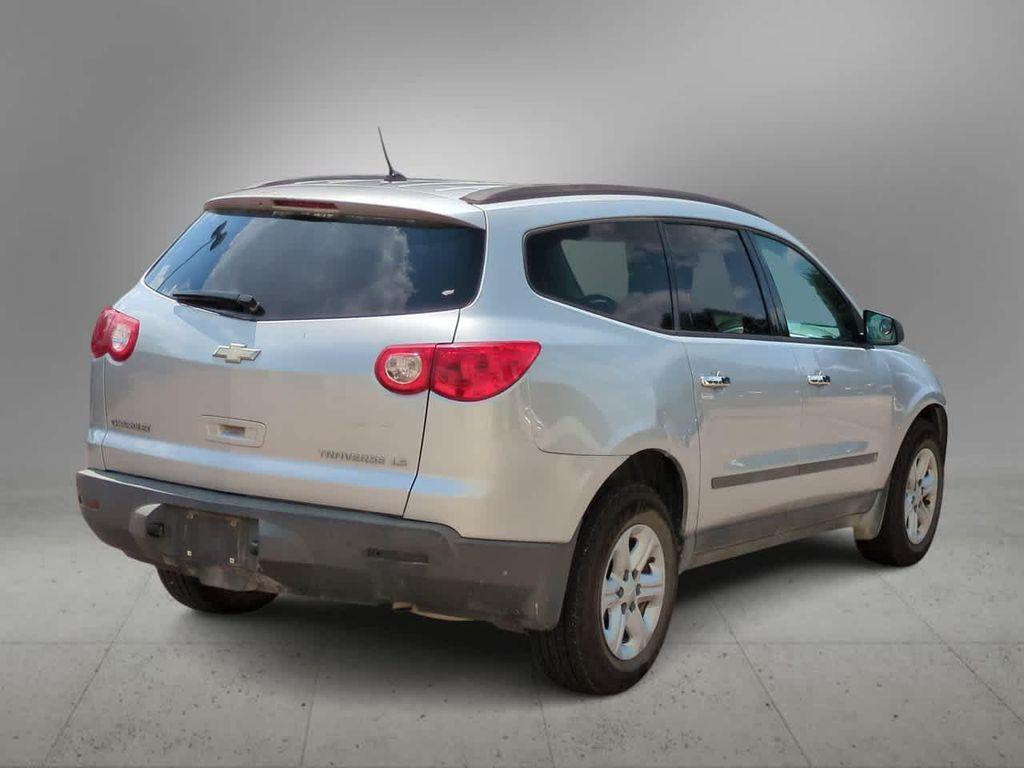 used 2010 Chevrolet Traverse car, priced at $2,999