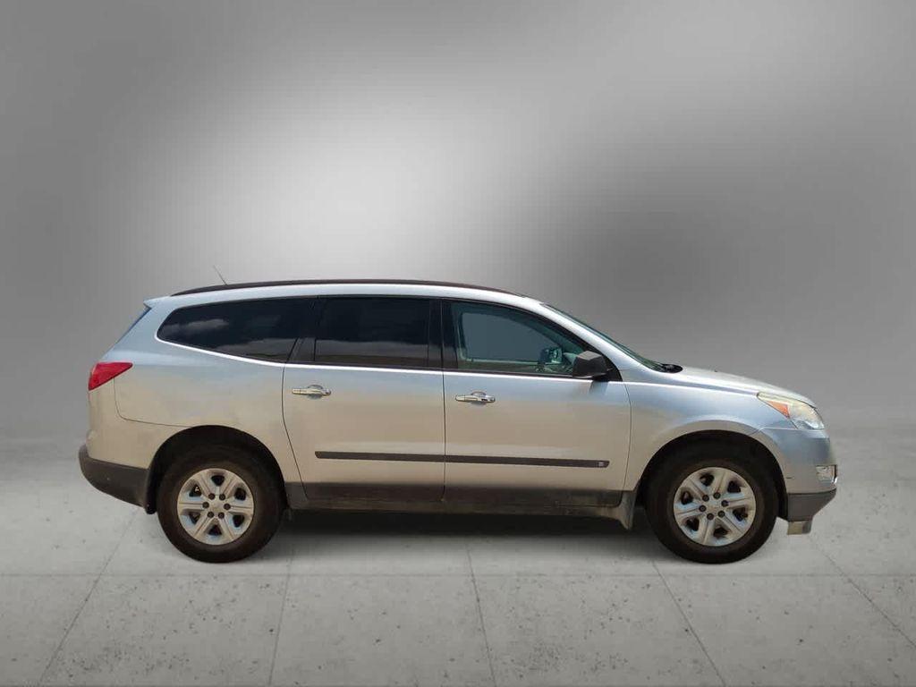 used 2010 Chevrolet Traverse car, priced at $2,999
