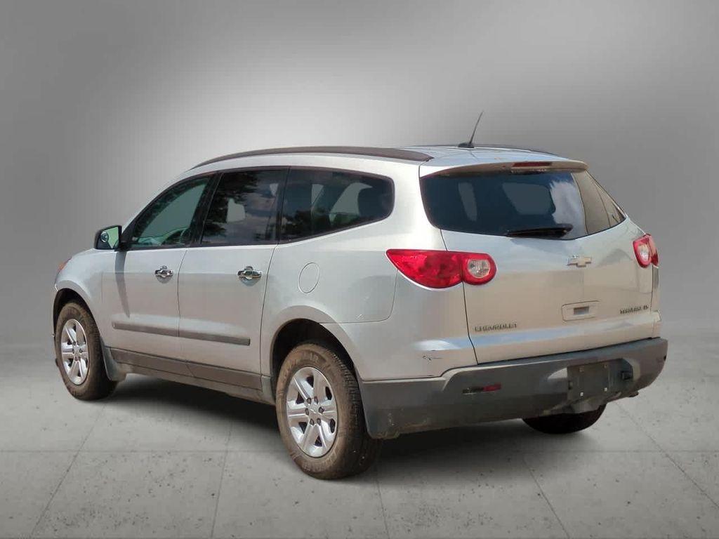 used 2010 Chevrolet Traverse car, priced at $2,999