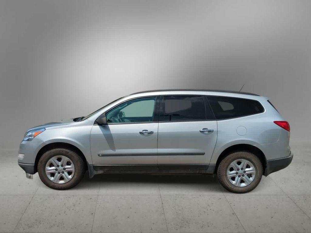 used 2010 Chevrolet Traverse car, priced at $2,999