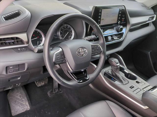 used 2021 Toyota Highlander car, priced at $34,386