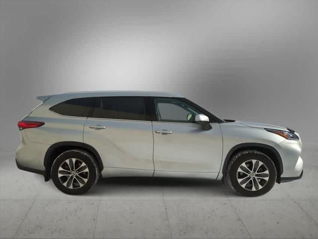 used 2021 Toyota Highlander car, priced at $34,386