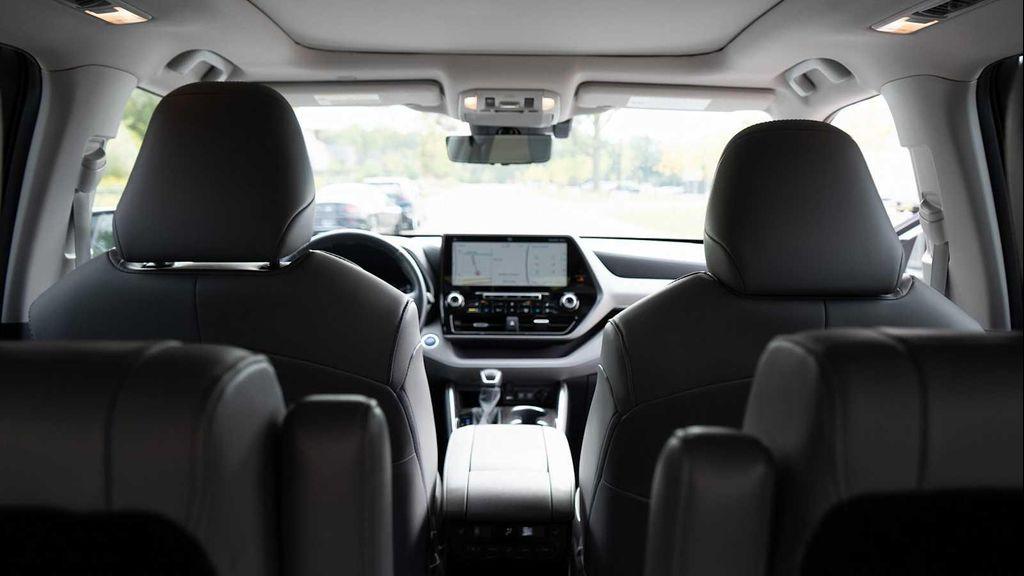 used 2020 Toyota Highlander Hybrid car, priced at $34,349