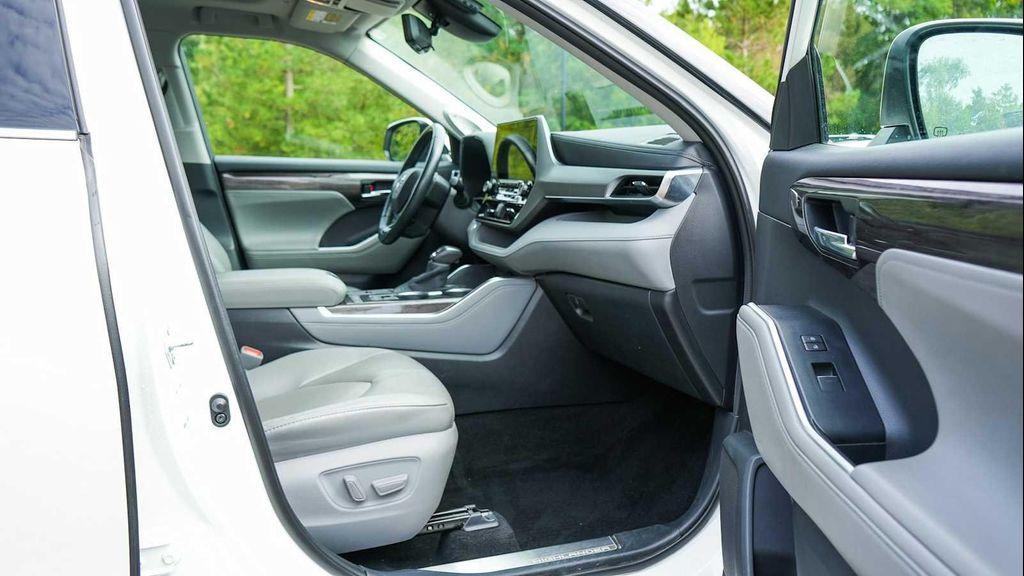 used 2020 Toyota Highlander Hybrid car, priced at $34,349