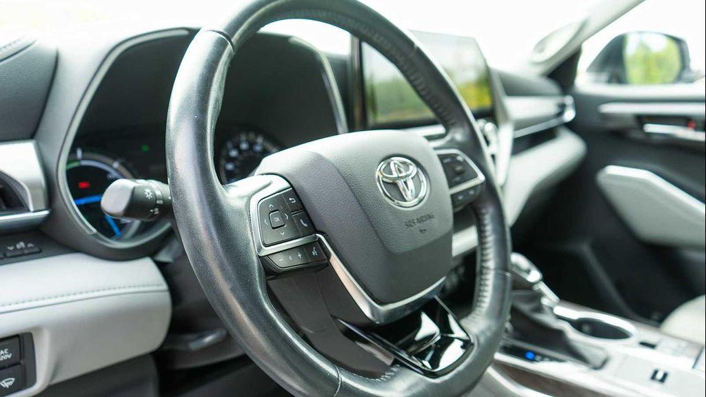 used 2020 Toyota Highlander Hybrid car, priced at $34,349