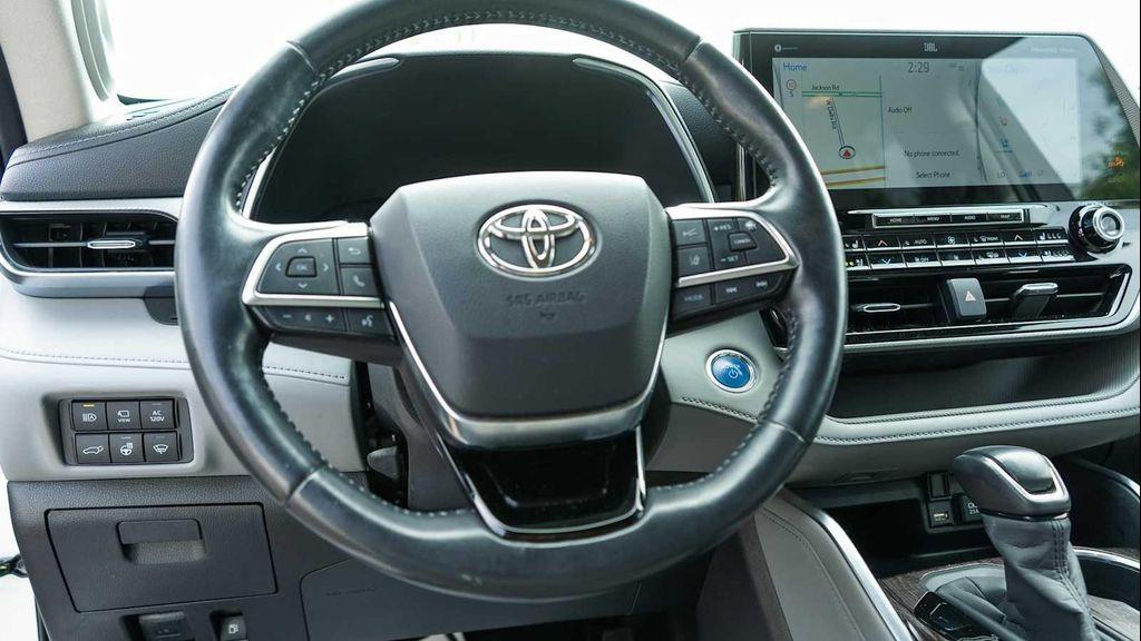 used 2020 Toyota Highlander Hybrid car, priced at $34,349