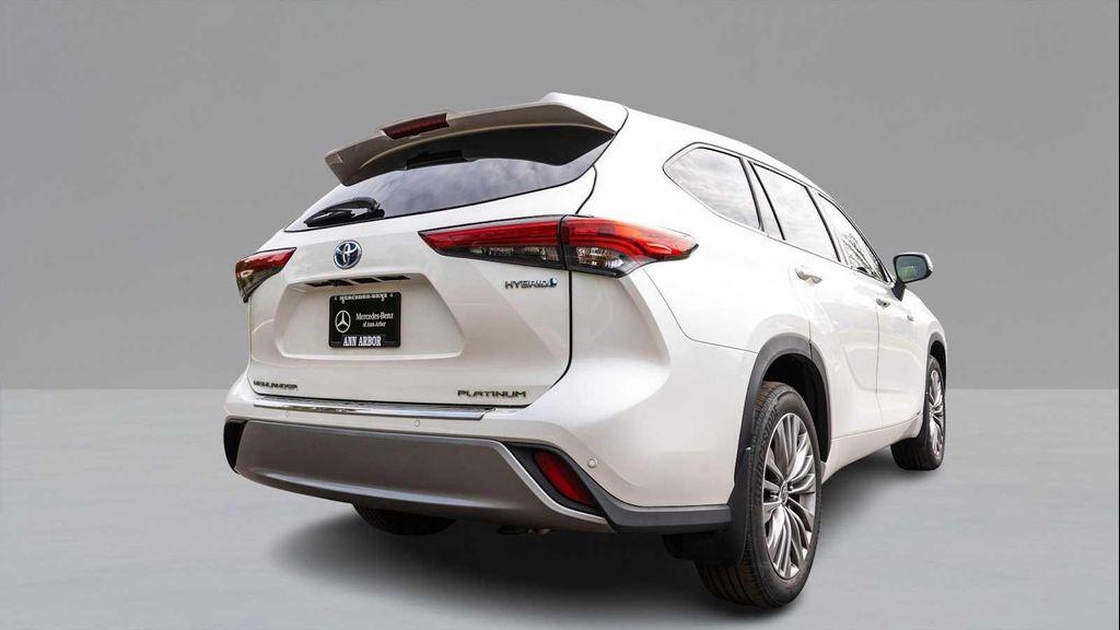 used 2020 Toyota Highlander Hybrid car, priced at $34,349