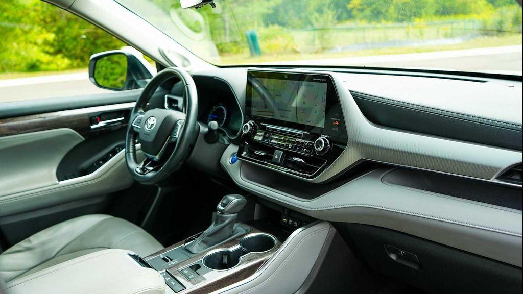 used 2020 Toyota Highlander Hybrid car, priced at $34,349