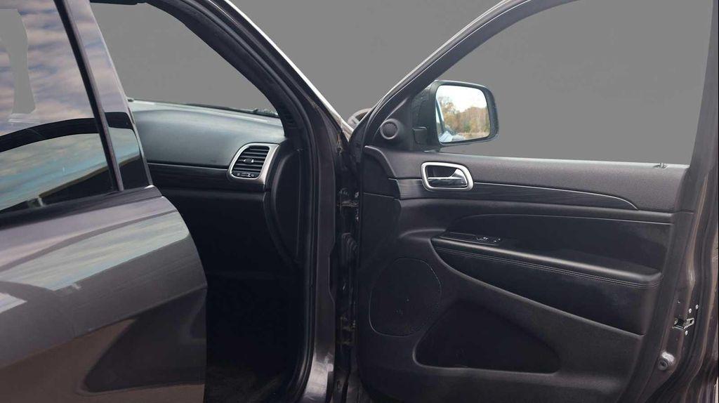 used 2019 Jeep Grand Cherokee car, priced at $18,546