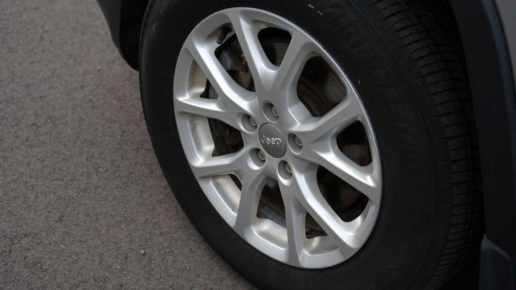 used 2016 Jeep Cherokee car, priced at $9,999