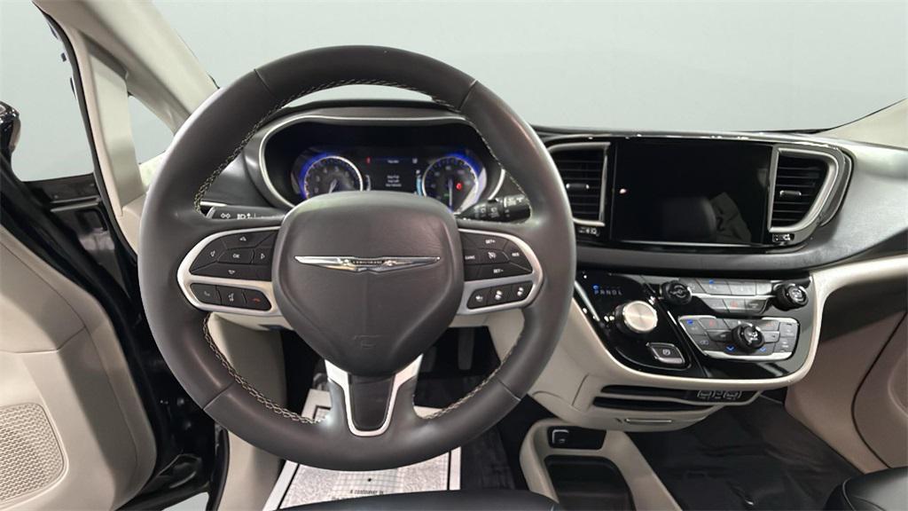 used 2024 Chrysler Pacifica car, priced at $30,909