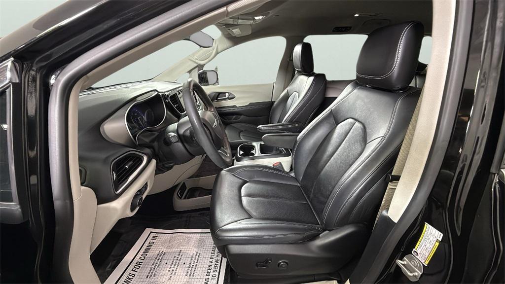 used 2024 Chrysler Pacifica car, priced at $30,909