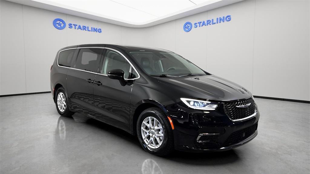 used 2024 Chrysler Pacifica car, priced at $30,909