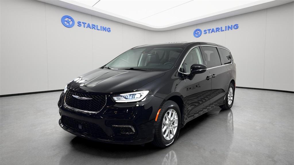 used 2024 Chrysler Pacifica car, priced at $30,909