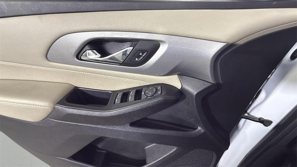 used 2023 Chevrolet Traverse car, priced at $24,989