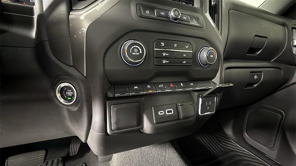 used 2025 Chevrolet Silverado 1500 car, priced at $33,895