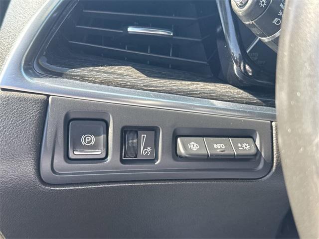 used 2022 Cadillac XT5 car, priced at $38,999