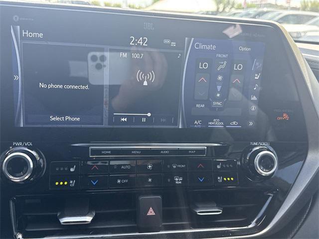 used 2022 Toyota Highlander car, priced at $41,999