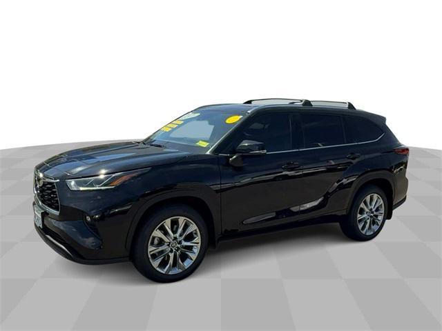 used 2022 Toyota Highlander car, priced at $41,999
