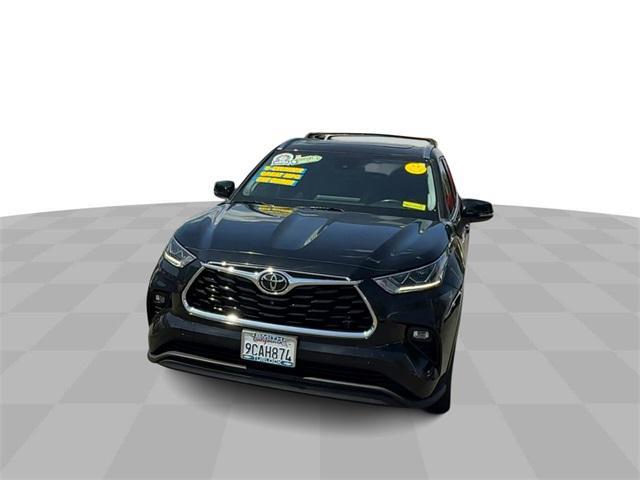 used 2022 Toyota Highlander car, priced at $41,999