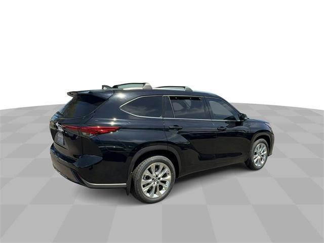 used 2022 Toyota Highlander car, priced at $41,999