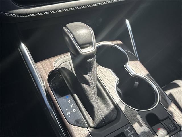 used 2022 Toyota Highlander car, priced at $41,999