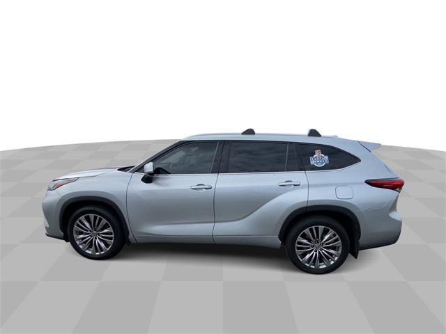 used 2022 Toyota Highlander car, priced at $34,599