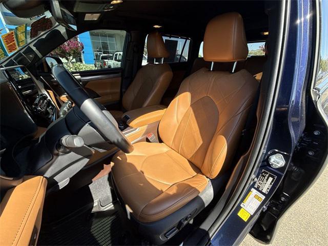 used 2021 Toyota Highlander car, priced at $38,999