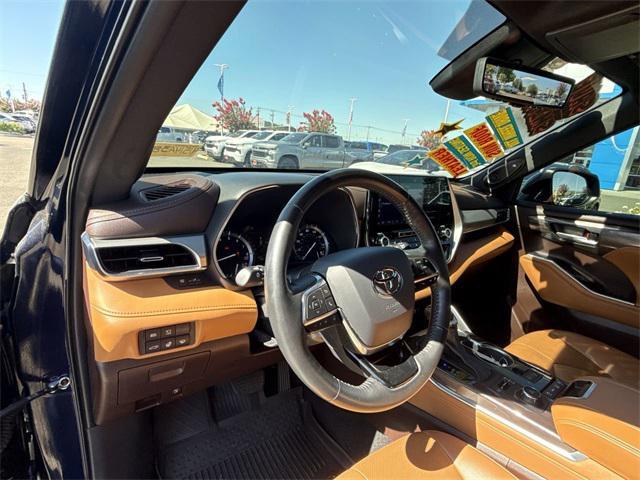 used 2021 Toyota Highlander car, priced at $38,999