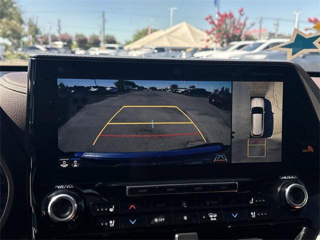 used 2021 Toyota Highlander car, priced at $38,999