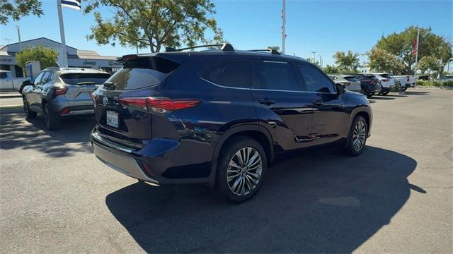 used 2021 Toyota Highlander car, priced at $38,999