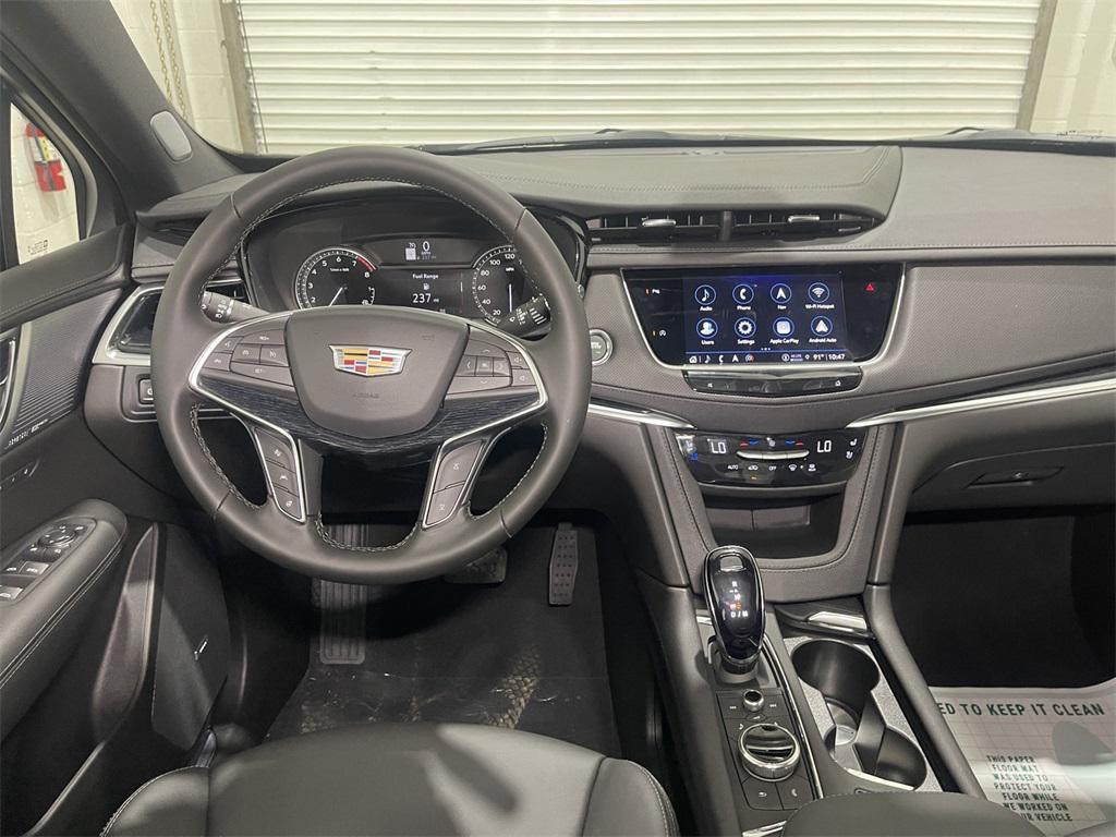 new 2025 Cadillac XT5 car, priced at $57,155