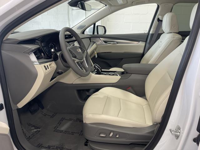 new 2025 Cadillac XT5 car, priced at $56,515