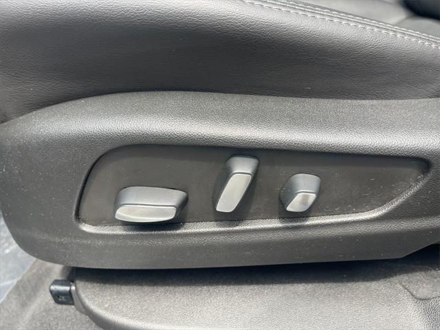used 2022 Cadillac XT5 car, priced at $35,990