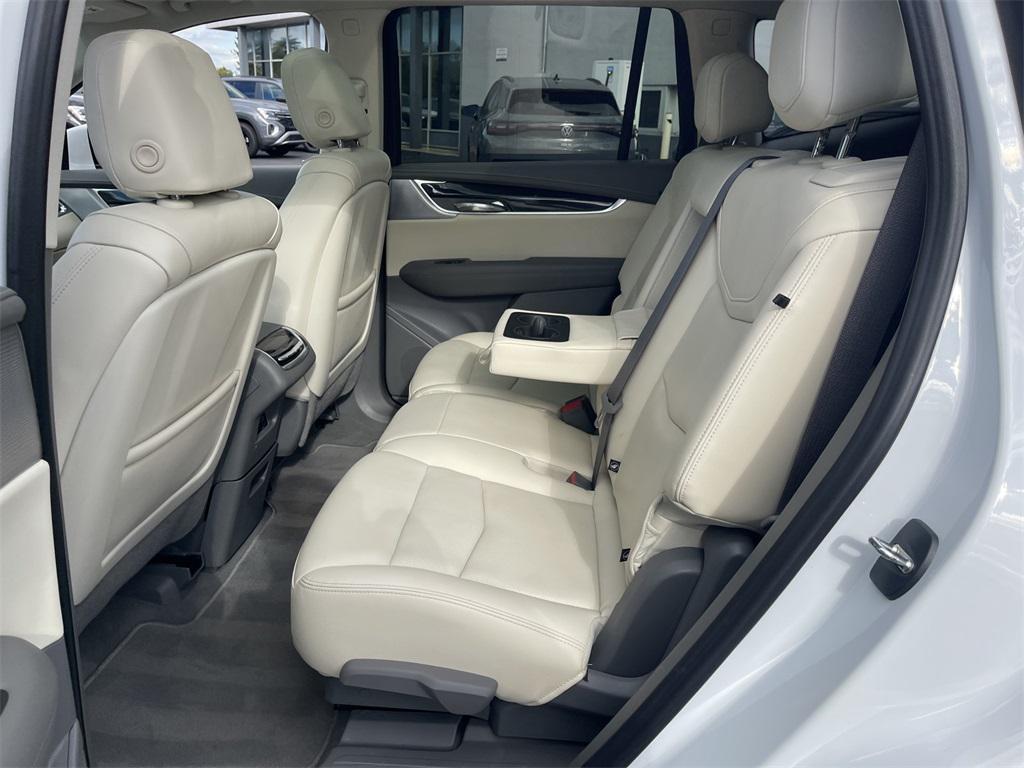 used 2023 Cadillac XT6 car, priced at $38,491