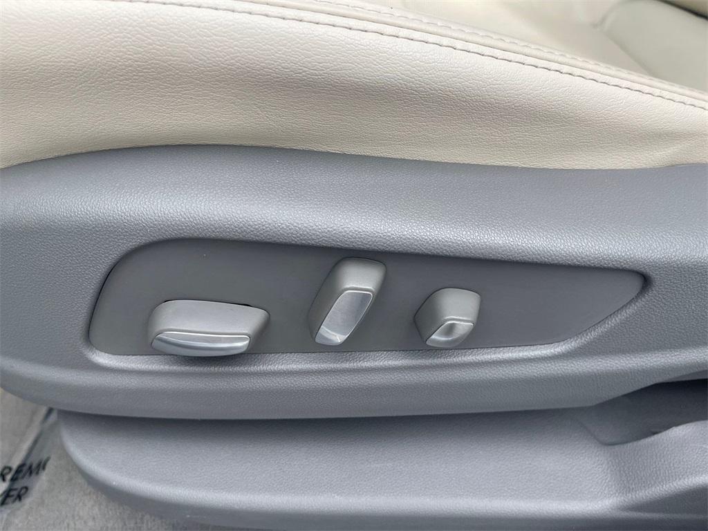 used 2023 Cadillac XT6 car, priced at $38,491