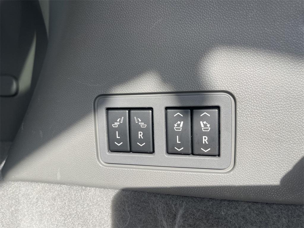 used 2023 Cadillac XT6 car, priced at $38,491