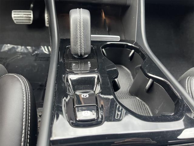used 2022 Volvo XC40 car, priced at $32,490