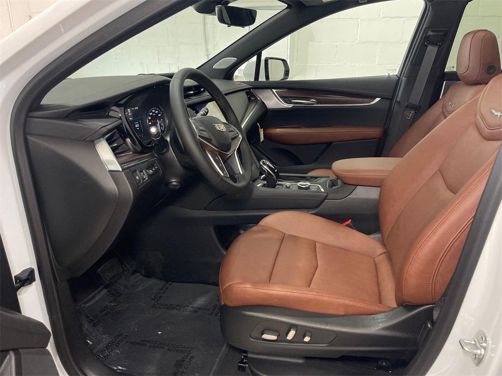 new 2025 Cadillac XT5 car, priced at $62,860