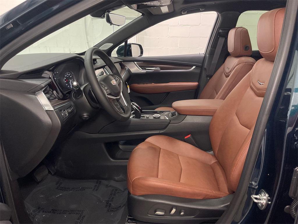 new 2025 Cadillac XT5 car, priced at $61,010