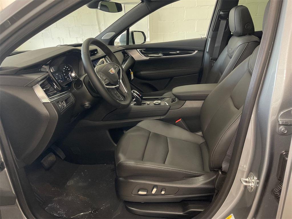 new 2025 Cadillac XT5 car, priced at $53,690