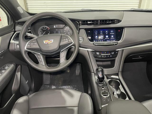 new 2025 Cadillac XT5 car, priced at $54,090