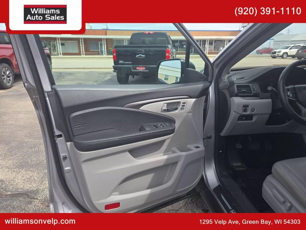 used 2022 Honda Pilot car, priced at $24,999
